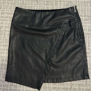 David Lerner Black Vegan Leather Asymmetrical Mini Skirt Size XS